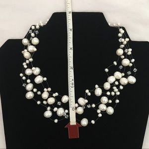 Floating pearls necklace